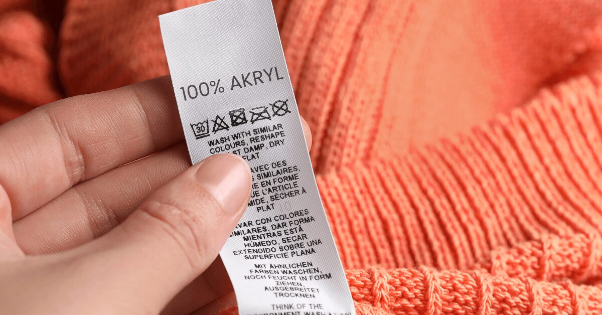 <img src="ubrania-na-jesien.jpg"alt="Ubrania na jesień z lumpeksu">