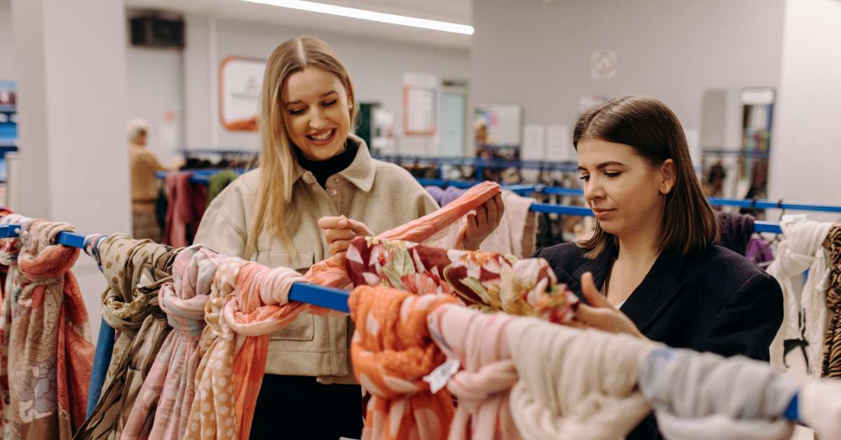 <img src=zakupy-w-lumpeksie.jpg"alt="Zakupy w lumpeksie">